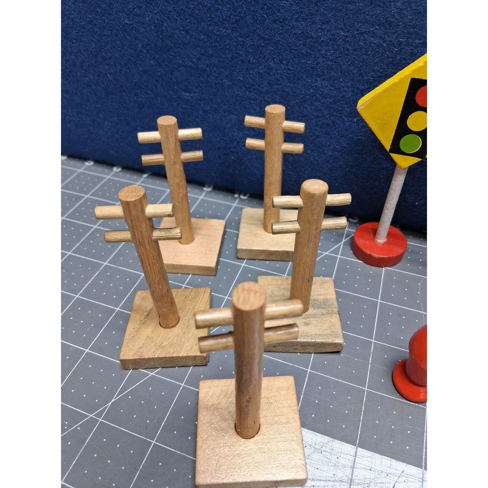Unbranded Wooden Toy Traffic Signs Utility Poles Fences Figures Set Multicolor